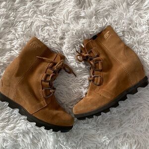 Sorel Joan of arc ll raw leather wedge boots